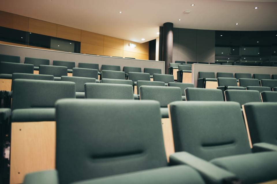 salle de réunion confortable